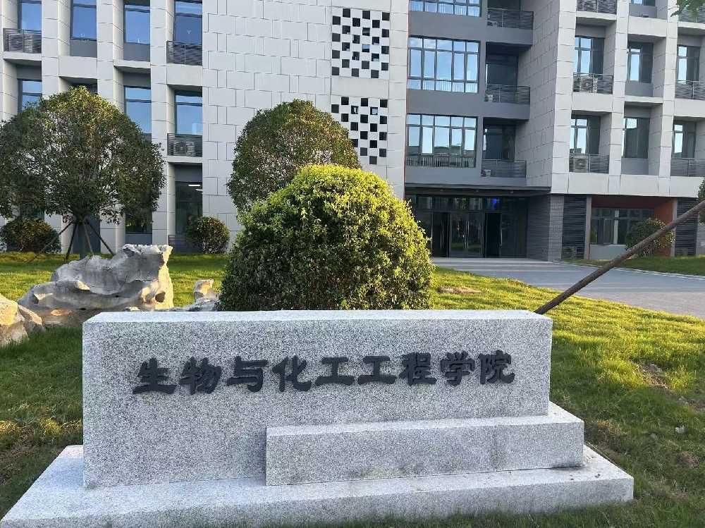 濠江区扬州职业大学体育场高杆灯项目
